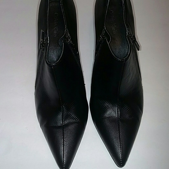 Calvin Klein "beana" Black Booties size 9.5 - Picture 2 of 6